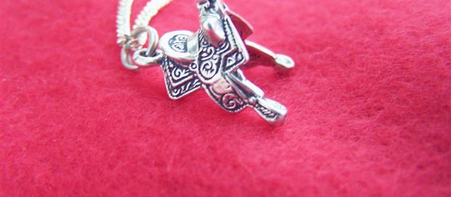 Sterling silver saddle necklace